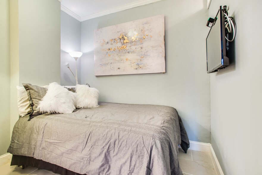 BEDROOM - 1021 Arlington Blvd