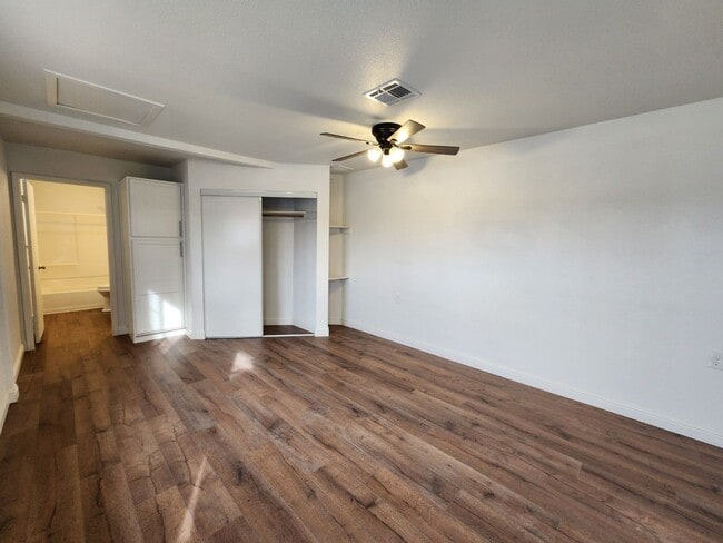 Building Photo - Renovated Beauty with a full-service Casita