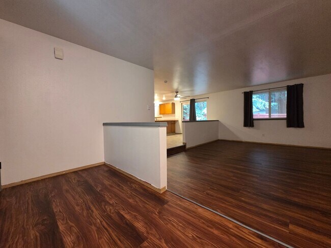 Building Photo - Charming Rambler in Gated Clearwood Community