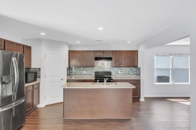 Building Photo - Modern 4-Bedroom Home in Butler Knoll in I...