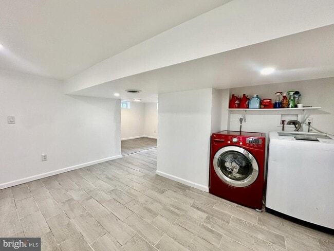 Building Photo - 633 Durham Rd