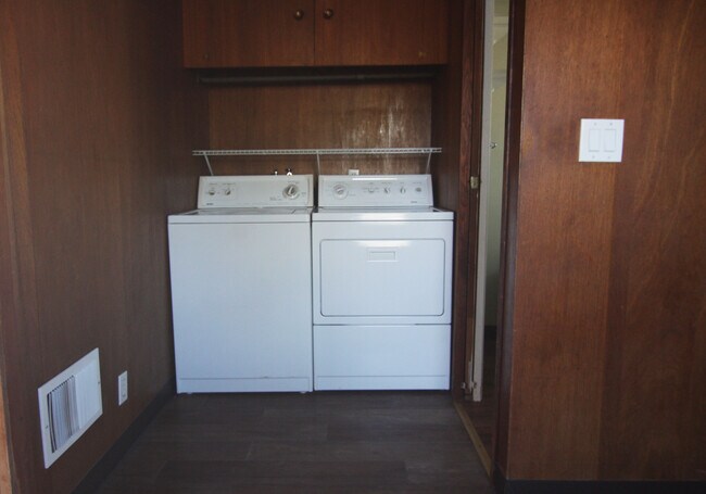 Building Photo - 911 Soule Ave