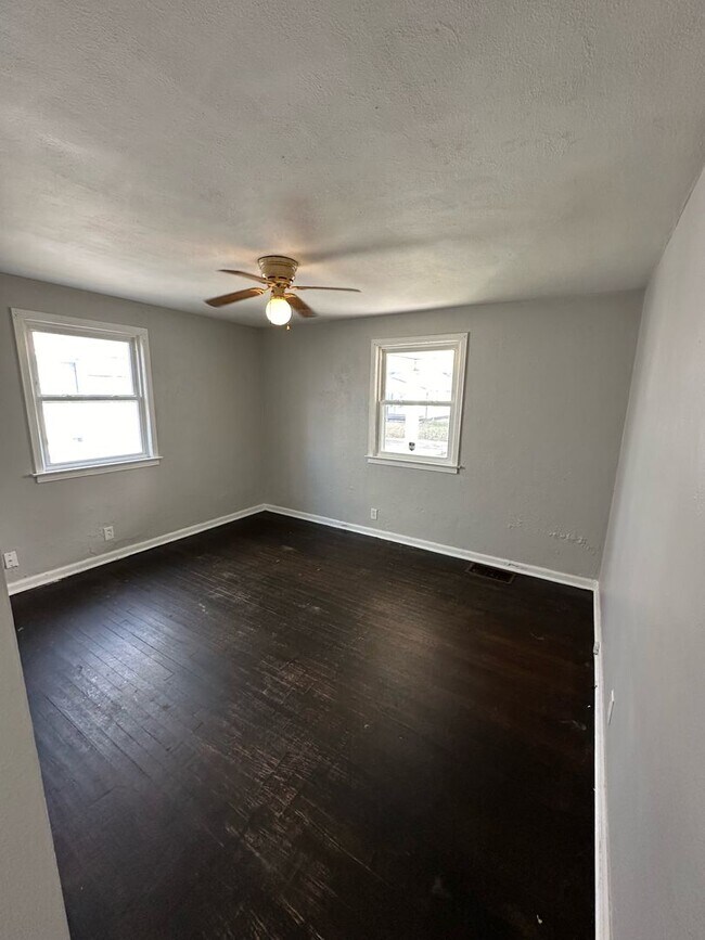 Building Photo - 3-Bedroom, 1-Bathroom Home – $1,225/Month | Accepting Section 8