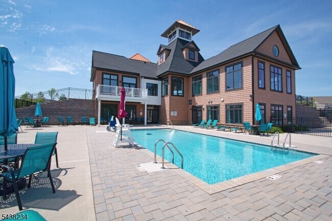 Building Photo - 2 Redwood Run