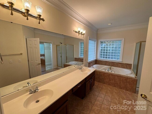 Building Photo - 7127 Weddington Brook Dr