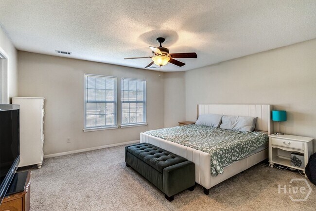 Building Photo - 3 Blackberry Ln