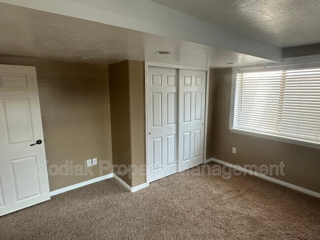 Building Photo - 1127 N 1285 W
