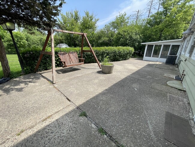 Building Photo - 836 W Everett Rd