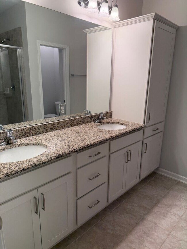 Building Photo - 1227 Commack Dr