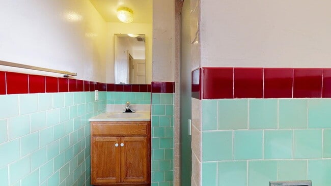 Building Photo - Flexible 4BD/3BA Home w/ Bonus Private Suite – Steps to Taraval Shops