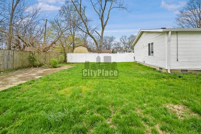 Building Photo - 2841 W Ray St