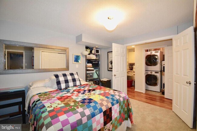 Building Photo - 6153 Summer Park Ln
