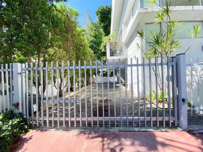 Building Photo - 1600 Michigan Ave