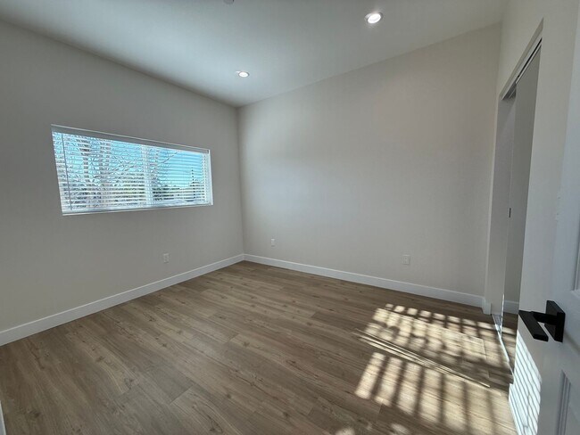 Building Photo - All solar new construction 3/3 house