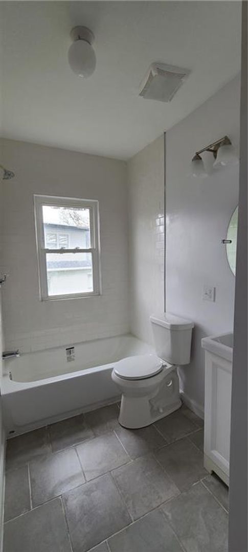 Building Photo - Newly remodeled 3 Bed 2 Bath