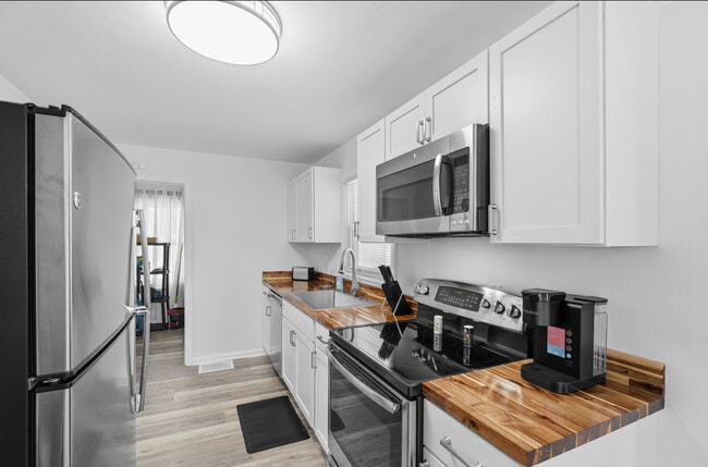 Building Photo - 519 E Water St