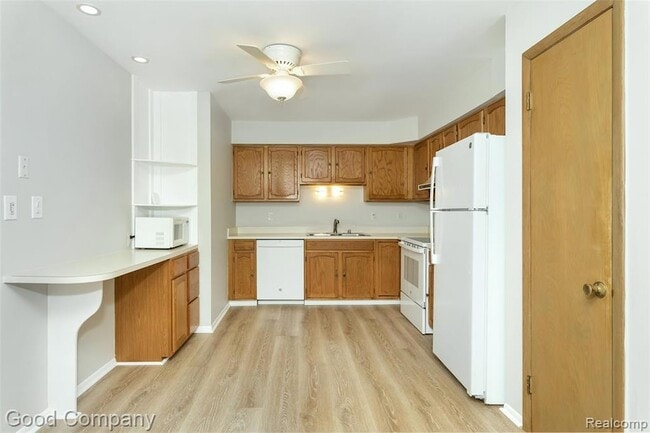 Building Photo - 946 N Adams Rd