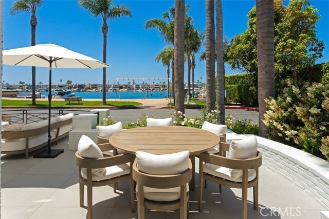 Building Photo - 2401 Bayshore Dr