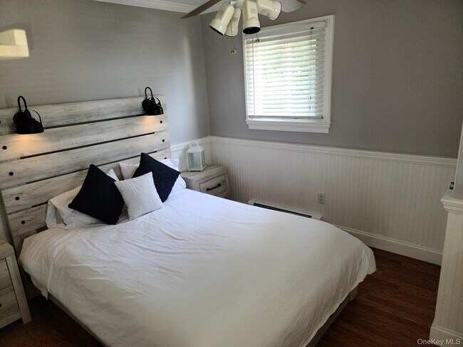 Building Photo - 62 Canoe Place Rd