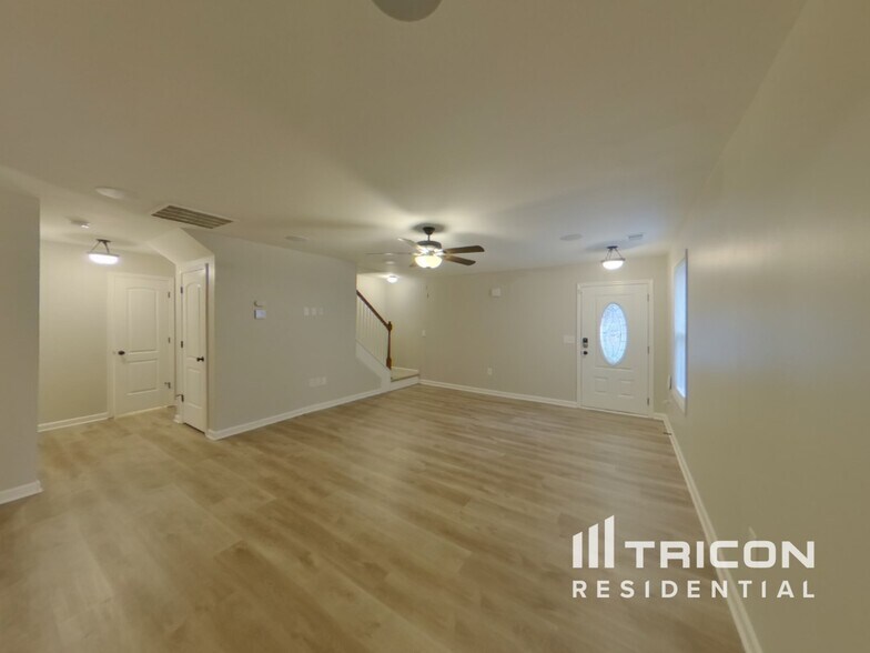 Building Photo - 252 Conrad Cir