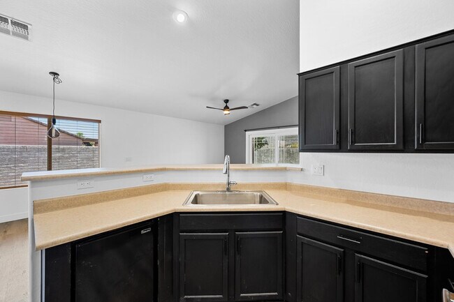 Building Photo - 22994 W Solano Dr