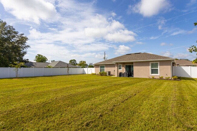Building Photo - 43 Freeland Ln
