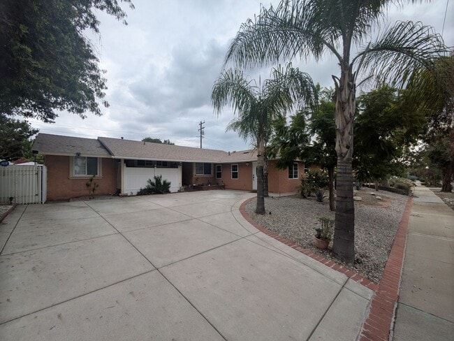 Primary Photo - Charming 2/1 bath ADU- in an Ideal Location close to down town Claremont!