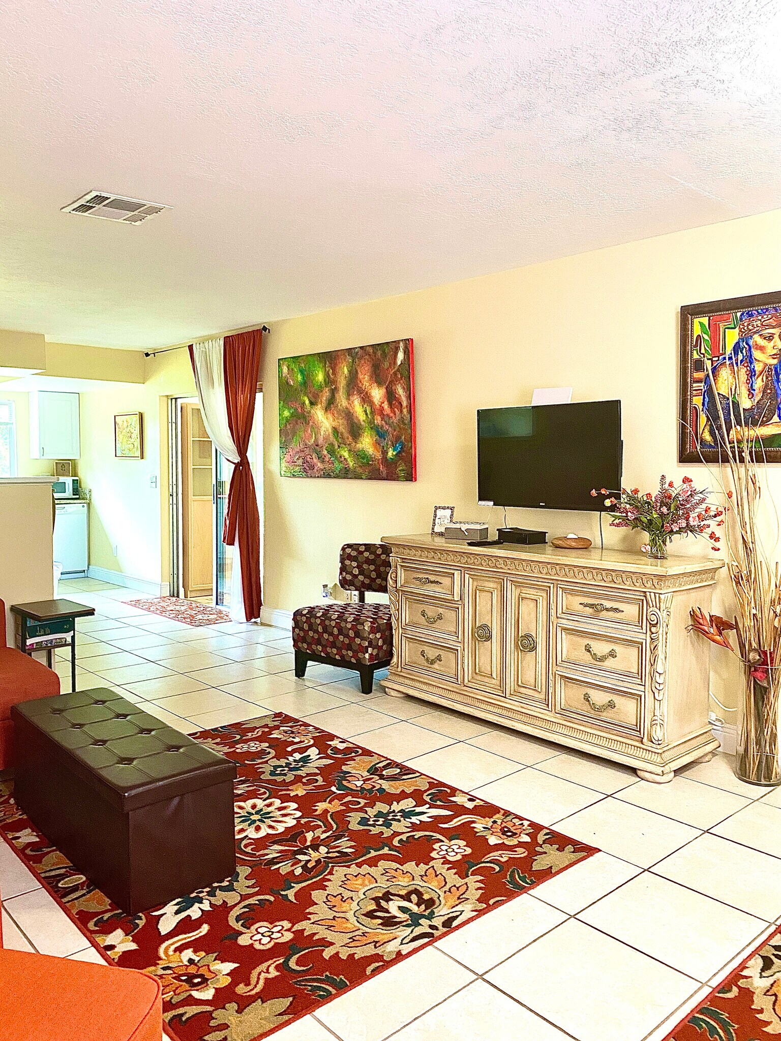 Building Photo - 2633 Kinnon Dr