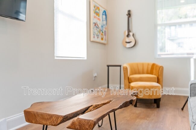 Building Photo - 24 Sawyer St