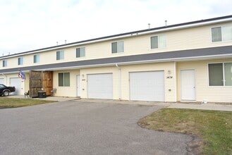 Building Photo - 2 Bedroom Condo!