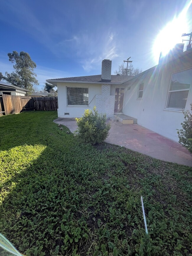 Building Photo - 1215 Whyler Rd