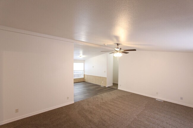 Building Photo - ** LEASE PENDING Parkside 3-Bedroom Home in Railroad Springs | Updated Interior | 2-Car Garage