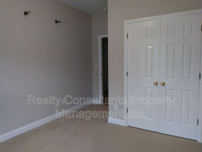 Building Photo - 7106 Holly Glen Ct