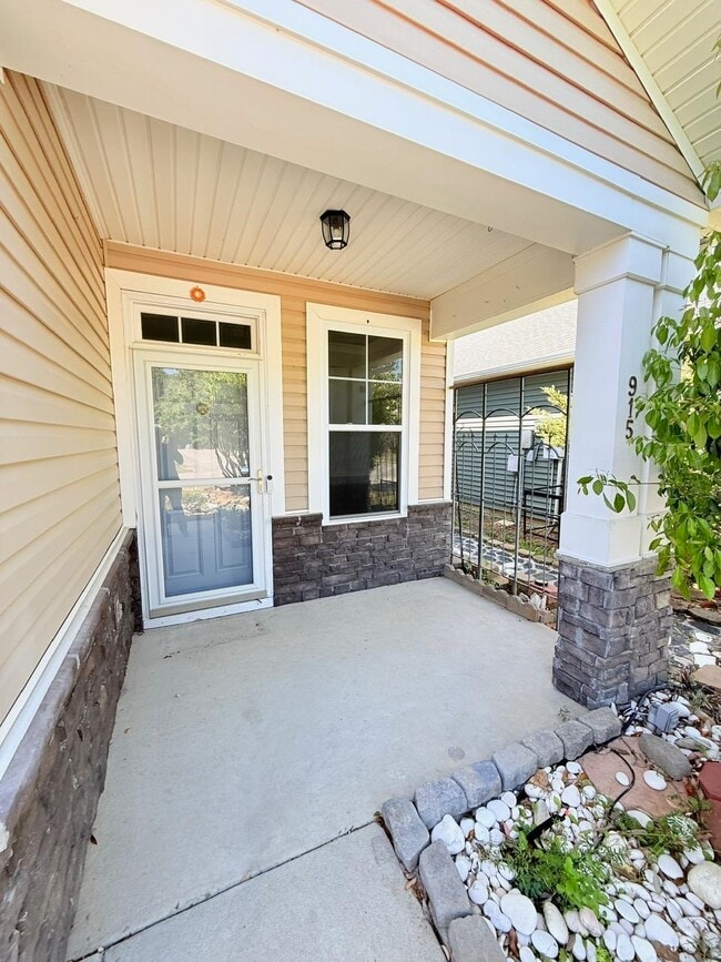 Building Photo - 915 Oglethorpe Dr