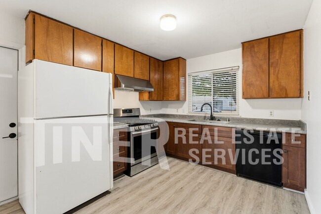 Building Photo - 3729 Moonbeam Dr