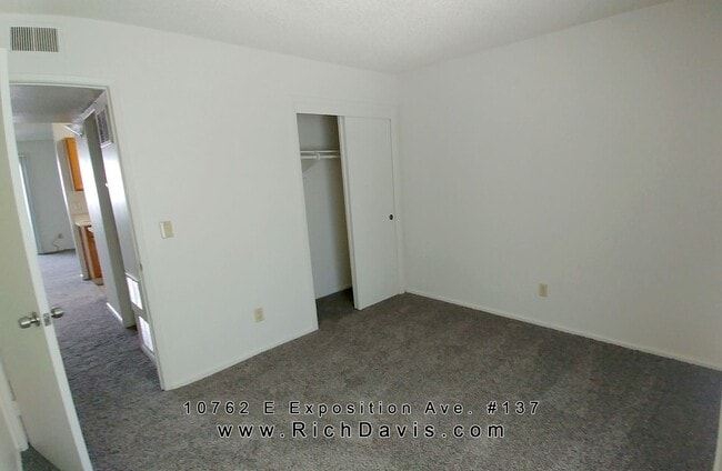 Building Photo - Cherry Creek Schools, 2 bed, 1 bath, 800 s...