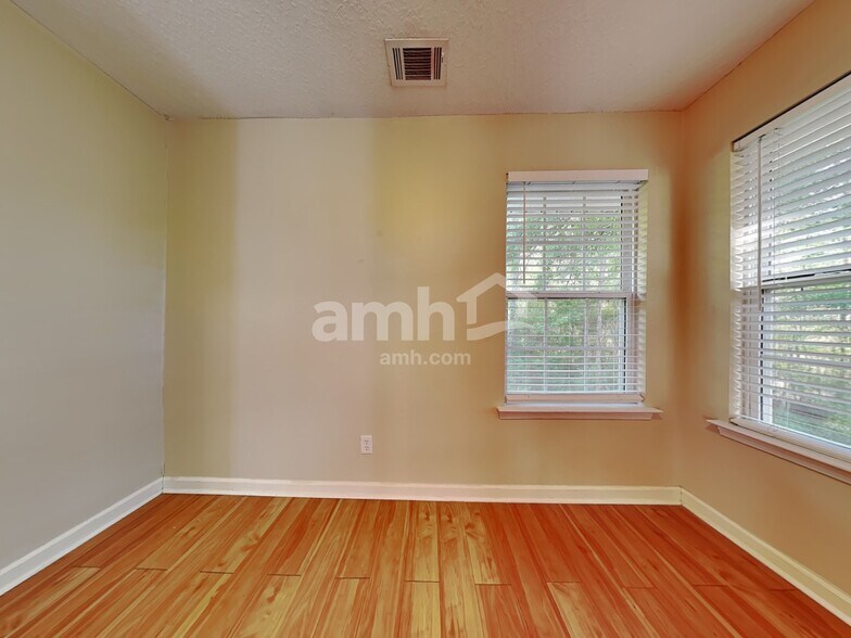 Building Photo - 509 Dresler Rd