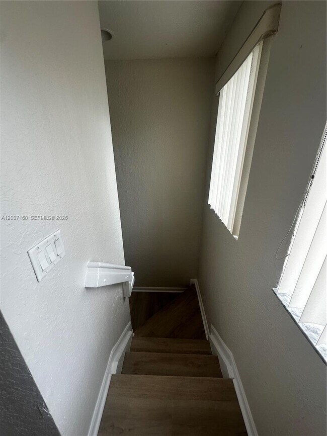 Building Photo - 2812 SE 16th Ave