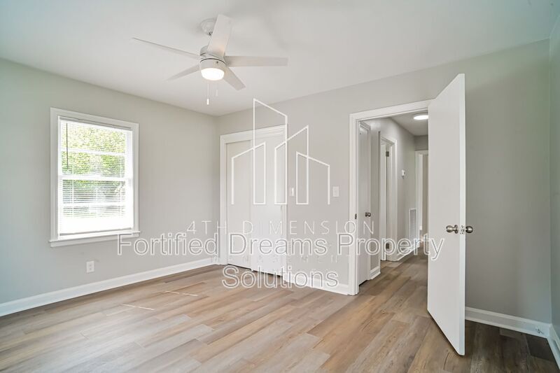 Building Photo - 4049 Wood Ave
