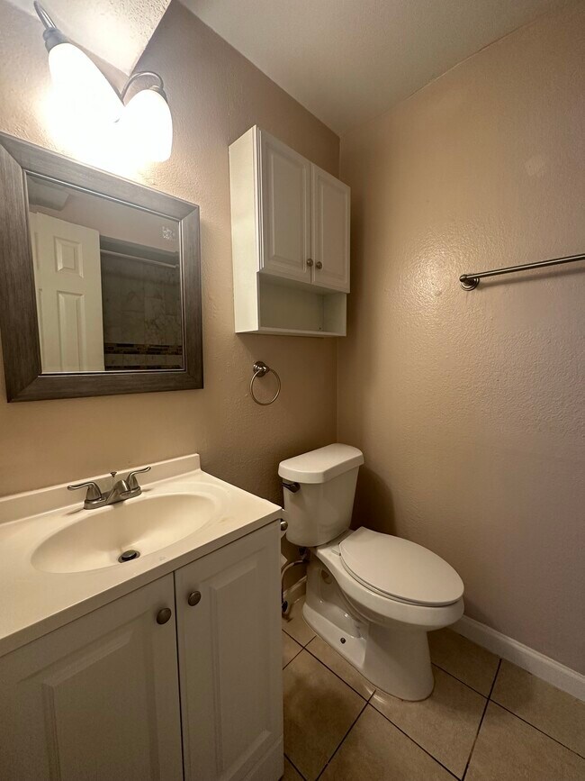 Building Photo - 1222 Ravenscourt Dr