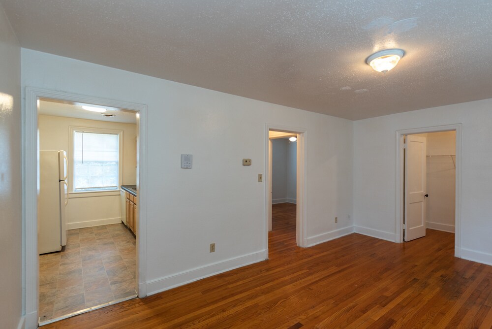 Building Photo - 3704 Chapel Dr