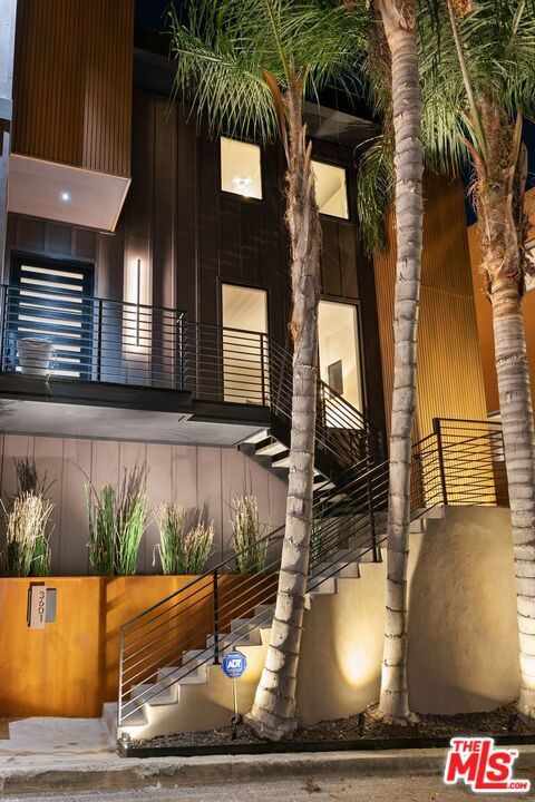 Building Photo - 3601 Dixie Canyon Ave