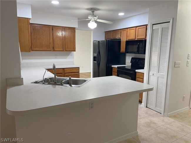 Building Photo - 9758 Country Oaks Dr