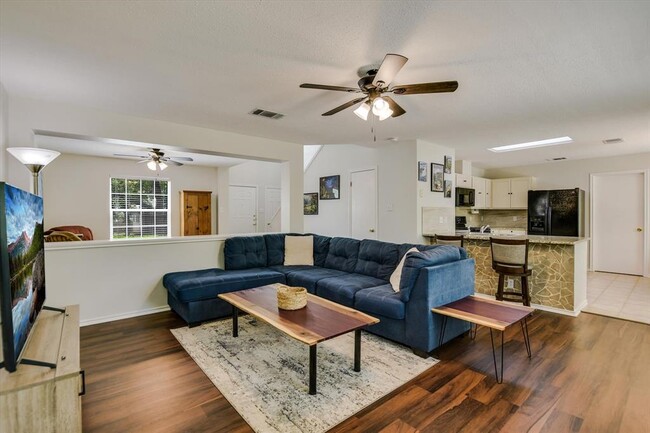 Building Photo - 16810 Bailey Jean Dr