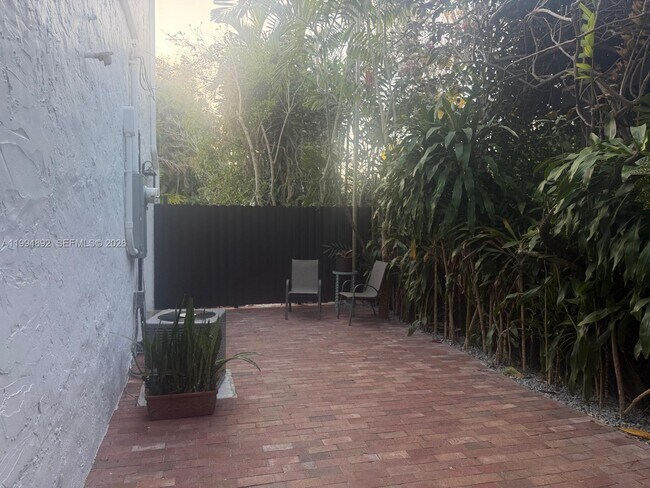 Building Photo - 1235 Coral Wy