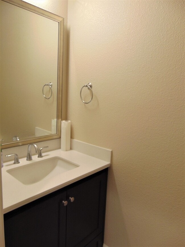 Building Photo - Beautiful Brand New Townhome in Sage Community