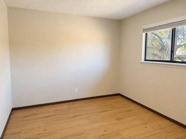 Building Photo - 139 Juniper Pl