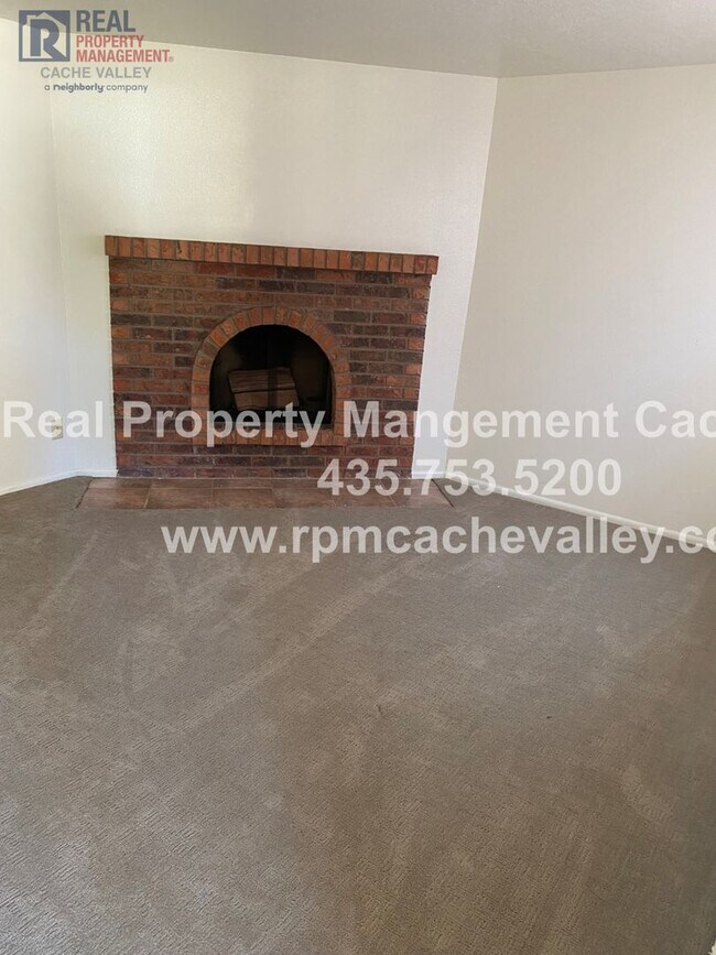Building Photo - 271 Riverbend Rd