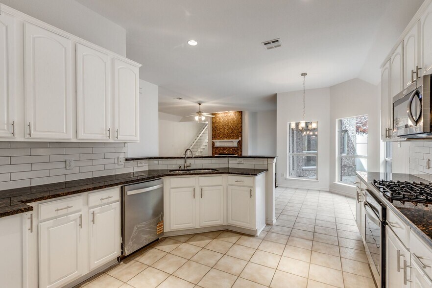 Building Photo - 9440 Park Garden Dr