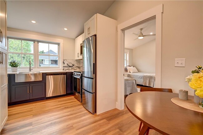 Building Photo - 5 Key Ct